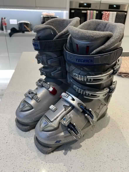 Photo of free Ladies Tecnica ski boots (BR2) #1