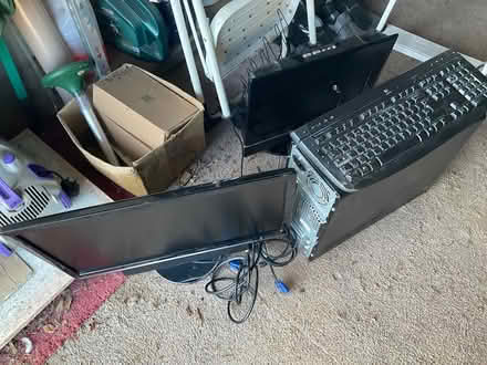 Photo of free Apple iPad etc (LU2) #1