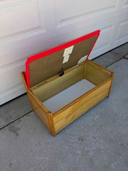 Photo of free Toy Box (21st and Hover) #2