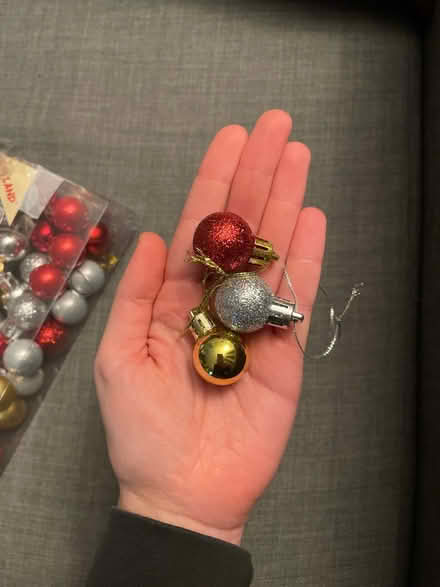Photo of free Small Christmas baubles (Al7 3ux) #2