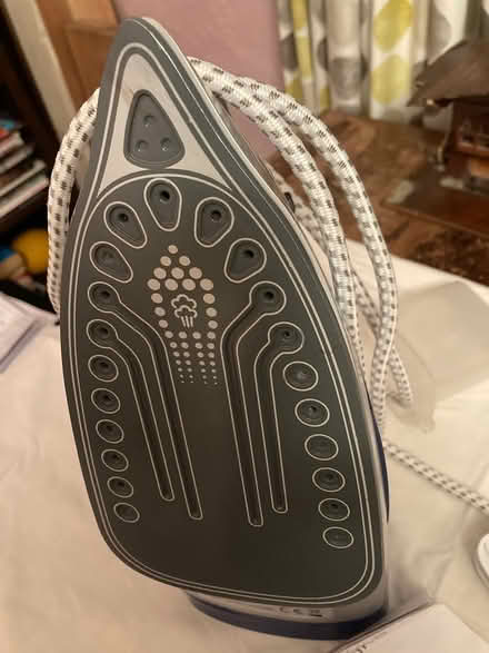 Photo of free Steam iron (WR14 Link Top) #2