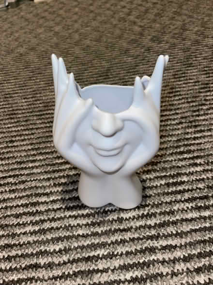 Photo of free new makeup, pencil, brush holder (enfield EN1) #1