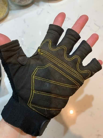 Photo of free DeWalt builders gloves (City Centre NR3) #2