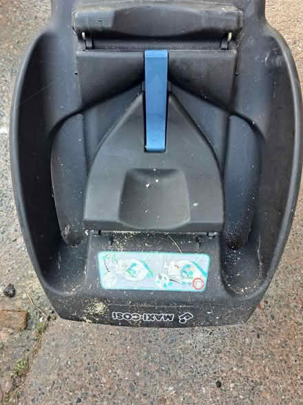 Photo of free Maxi cosi easyfix (Heswall) #3