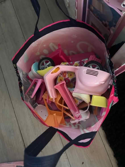 Photo of free Barbie house and accesories (S6) #4