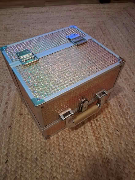 Photo of free Pink shiny make-up box case used (Hitchin SG5) #3