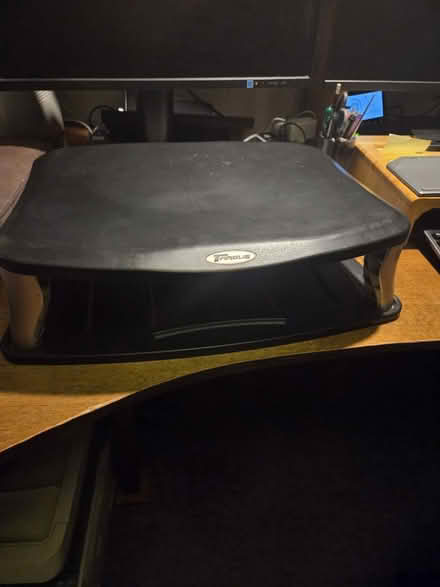 Photo of free Targus Monitor Stand (BR6) #1