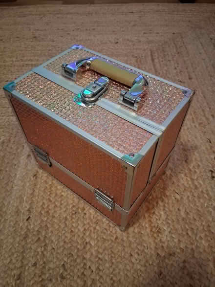 Photo of free Pink shiny make-up box case used (Hitchin SG5) #1