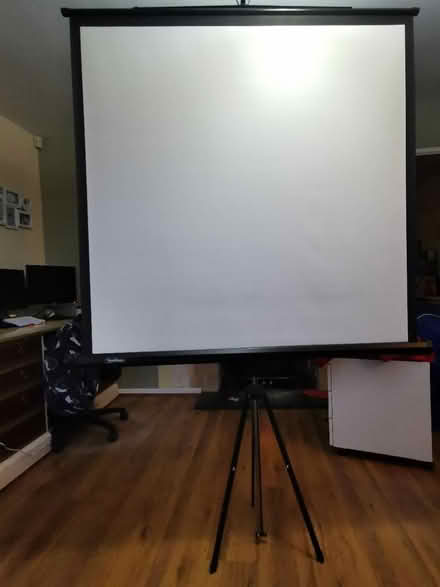 Photo of free Vanhaus projector screen (NG9 Bramcote) #1