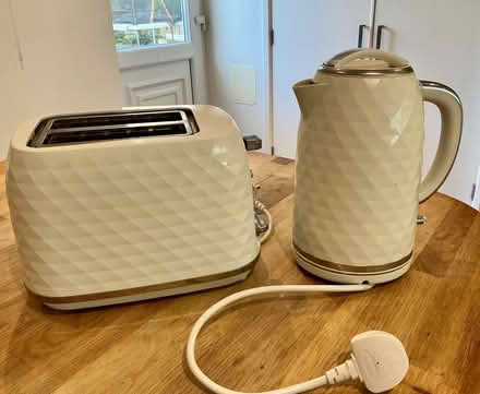Photo of free White Kettle & Toaster (Birley Edge S6) #1
