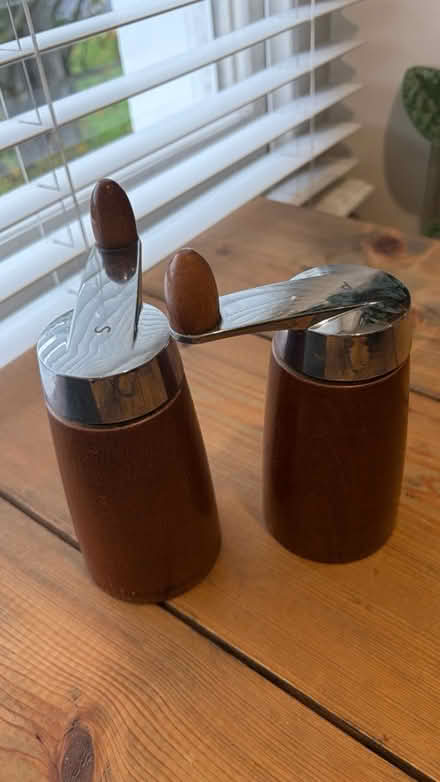 Photo of free Cole & mason salt and pepper shaker (SE13) #1