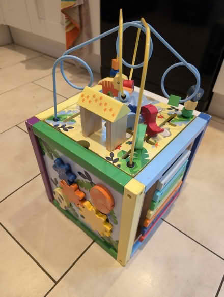 Photo of free Cube multifonctions (Byfleet KT14) #1