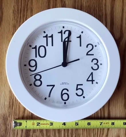 Photo of free white wall clock battery powered [20886] #1