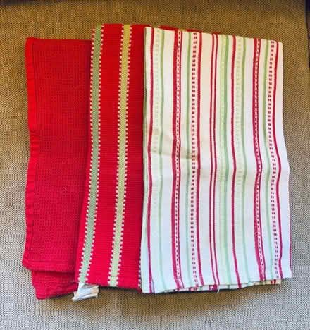 Photo of free Holiday Hand Towels and Bath Towel (Reston, VA) #1