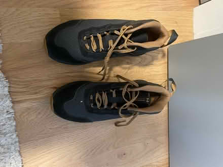 Photo of free Under Armour Men’s Hiking Books (Bed Stuy) #1