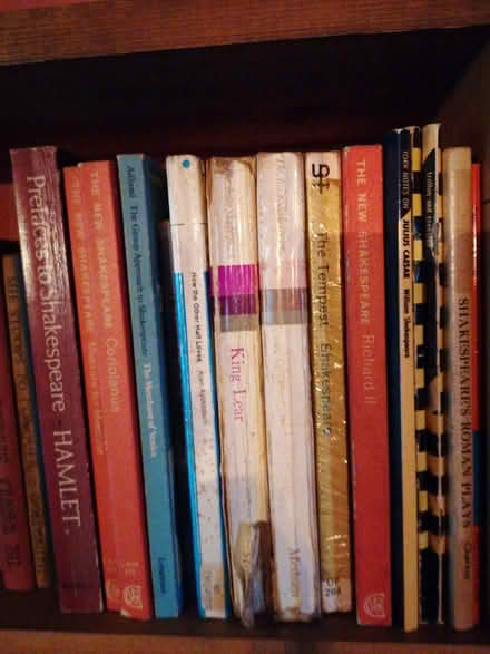 Photo of free Shakespeare scripts and guides (Prescott SY4) #2