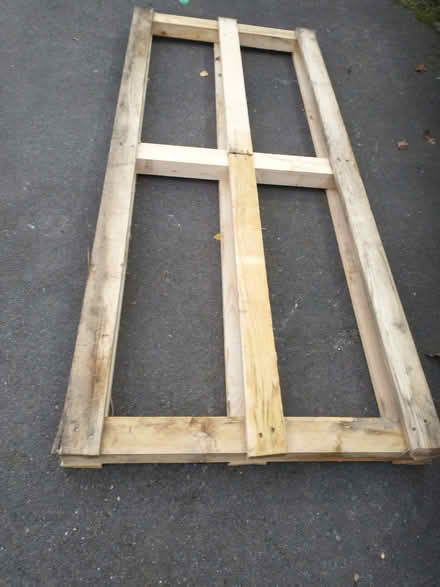 Photo of free Wooden pallet (Farnborough GU14) #1