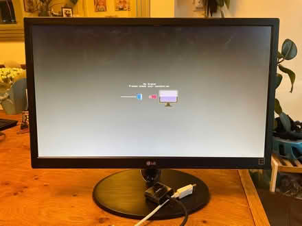 Photo of free LG 21.5” monitor (Wimbledon SW20) #1