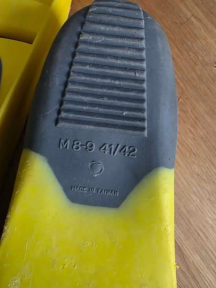 Photo of free Pair of Velox scuba/snorkel fins size M (8-9) (Skipton BD23) #2