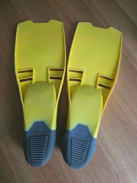 Photo of free Pair of Velox scuba/snorkel fins size M (8-9) (Skipton BD23) #1