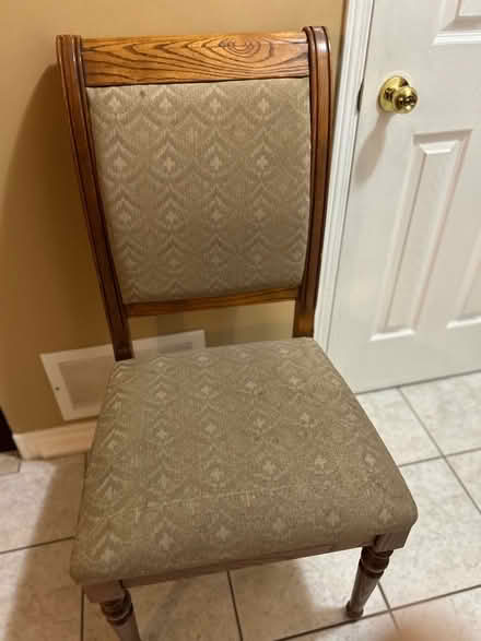 Photo of free Dining room chair (Meadowvale, Mississauga) #1