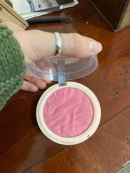 Photo of free Revolution blusher (Heage DE56) #2