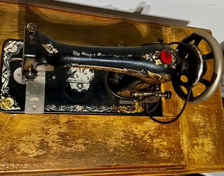 Photo of free 1901 Singer Sewing Machine (Wegmans in Frederick) #3