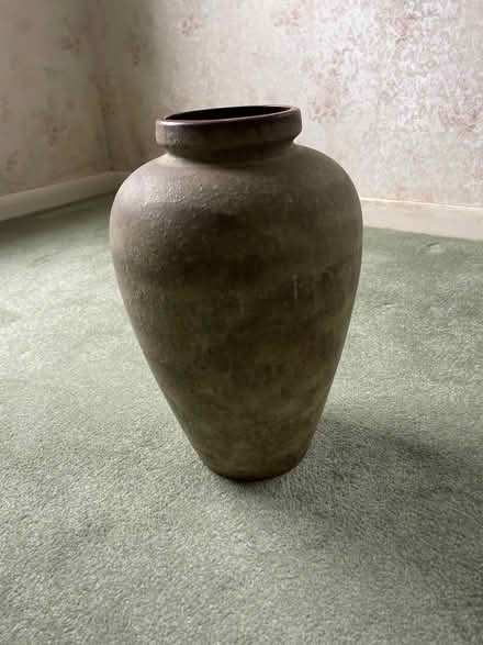 Photo of free Large pot (Kenilworth CV8) #1