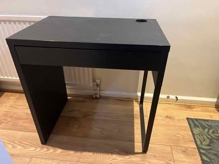 Photo of free Small desk and chair (Brentford) #1