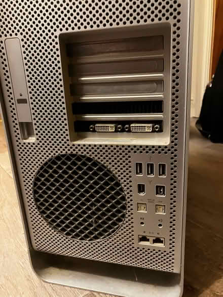 Photo of free Apple Mac Pro 1.1 (2006) Tower (High Bentham LA2) #2