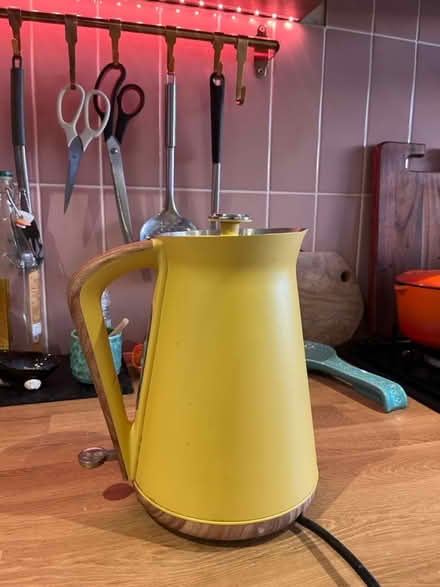 Photo of free Yellow Kettle with Wood Effect (Nuthall/Kimberley, Nottingham) #1