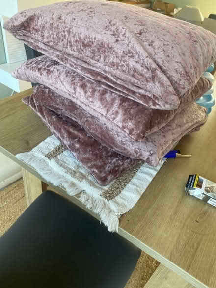Photo of free 4 pink cushions and room decor (CH62) #1