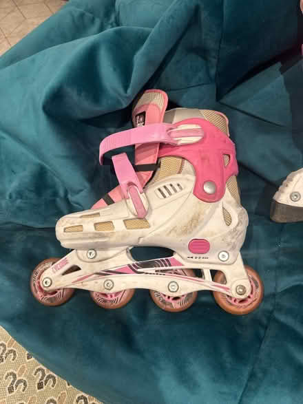 Photo of free girls rollerblades UK size 3 to 6 (Altrincham) #2