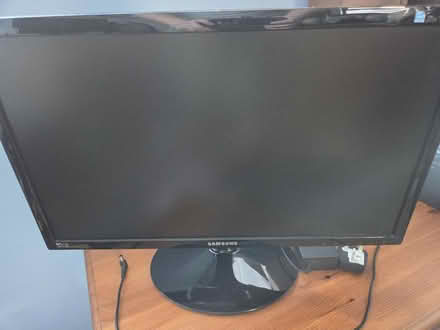 Photo of free Samsung Monitor (Guildford GU1) #1