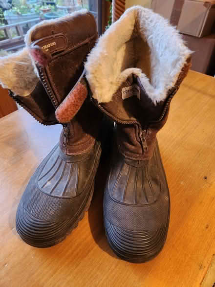 Photo of free Cotton Traders snow boots (New Tupton S42) #1