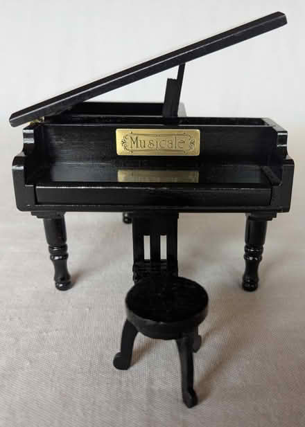 Photo of free Music box (Amherst) #1