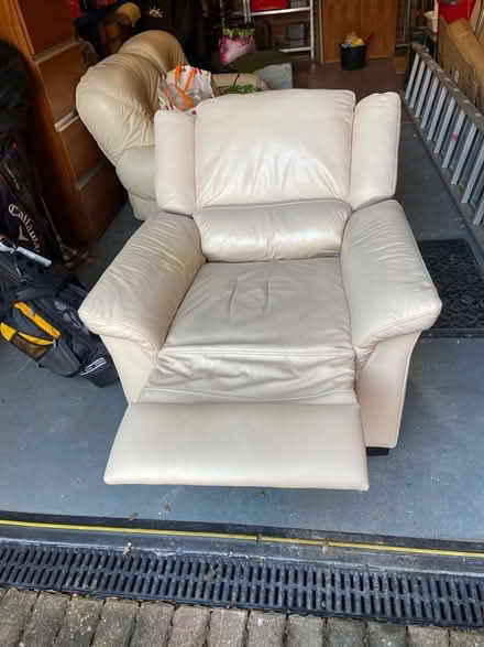 Photo of free Leather cream electric recliner (Stoke Hammond MK17) #2
