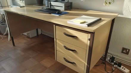 Photo of free DESK: extra large desk 160 L x 75 W x 75 H cm (Putney SW15) #3