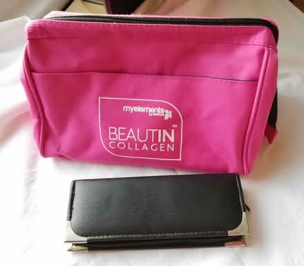 Photo of free Beauty bag & manicure set (NW10) #1