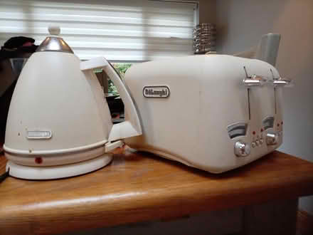 Photo of free Delonghi kettle and toaster 4 slice (Knocklyon, Dublin 16) #1