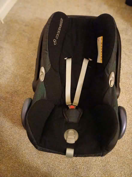 Photo of free Maxi-Cosi Baby/child car seat with handle and black shade. (Bromham MK43) #2