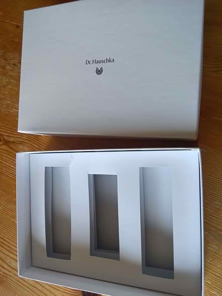 Photo of free Two small empty gift boxes, both sturdy (Westbury Fields BS9) #3
