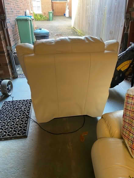Photo of free Leather cream electric recliner (Stoke Hammond MK17) #4