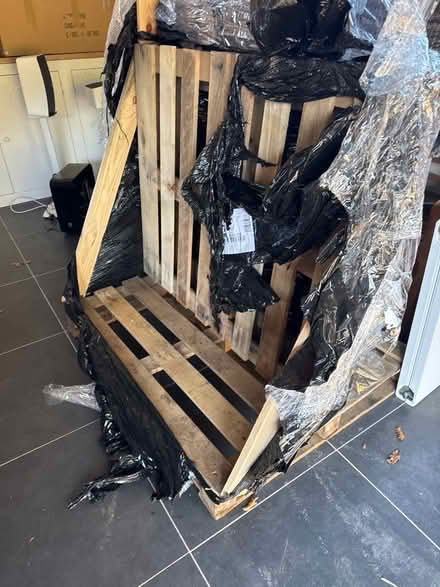 Photo of free 2 pallets (Liss GU33) #1