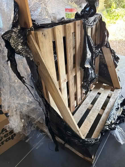 Photo of free 2 pallets (Liss GU33) #2