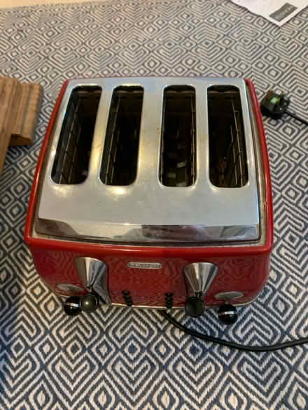Photo of free Delonghi 4 Slice Toaster (Bosham, PO18) #4