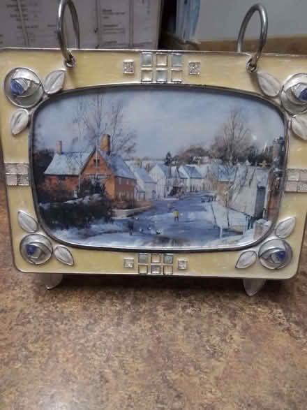 Photo of free Metal flip-frame photo holder (Fords Farm RG31) #1