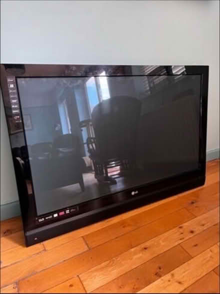 Photo of Slim line tv (Furzedown SW17) #1