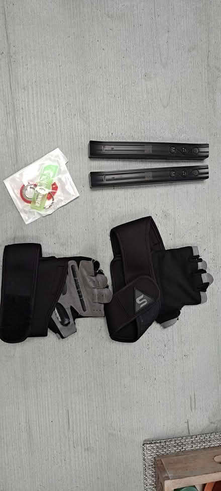 Photo of free Gym gloves, PC lights, fidget spin (COP YO23) #1