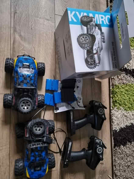Photo of free 2 remote control cars - not working (Sale M33) #1